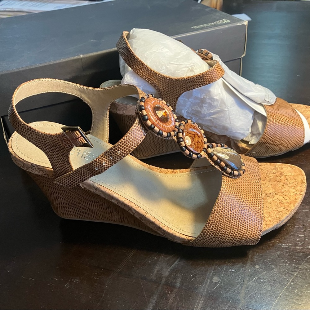 Kenneth Cole Reaction Tan Wedge Sandals